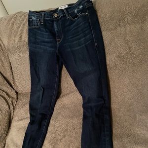 Unworn, unaltered Frame le skinny de jeanne.